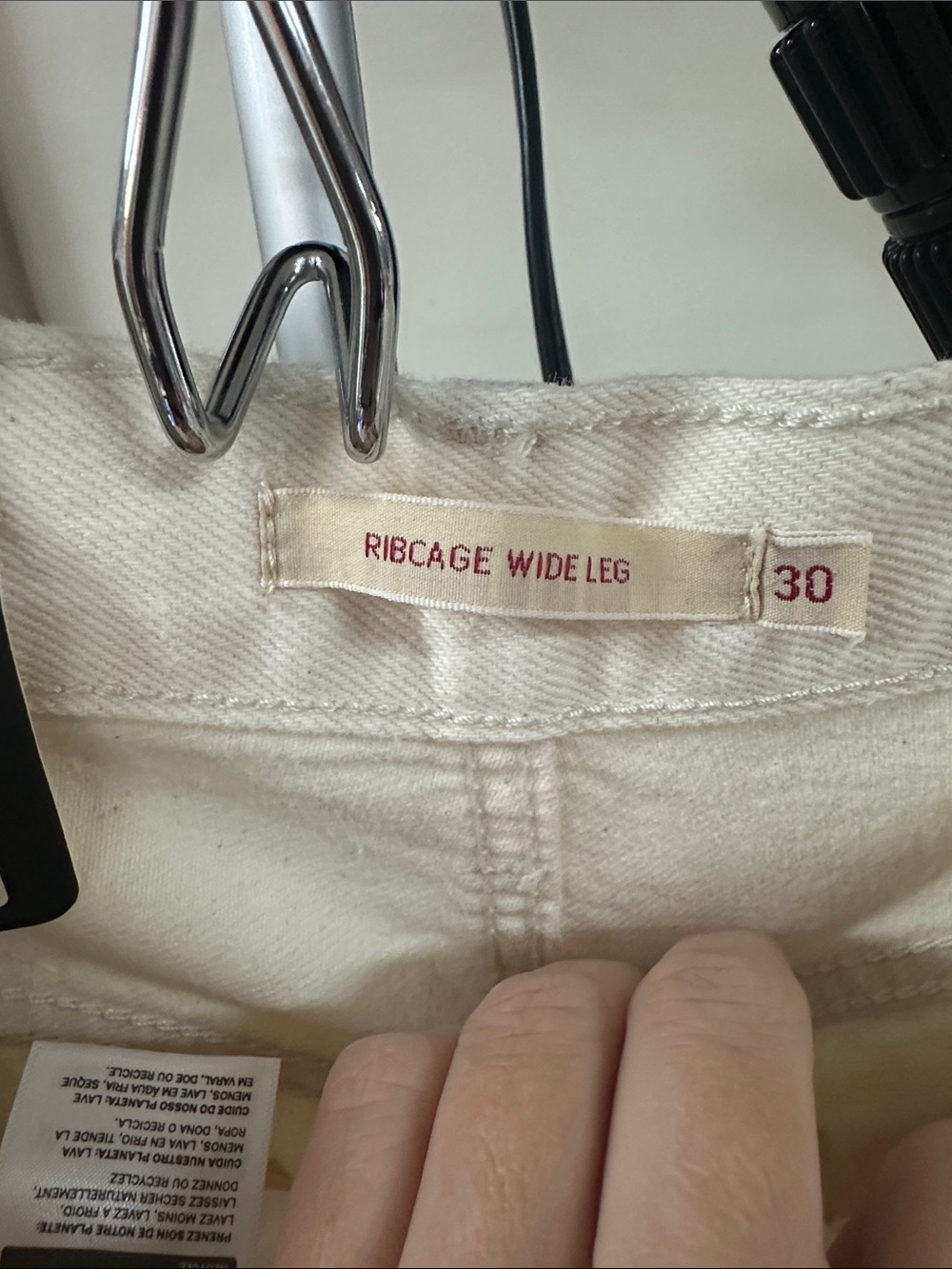 Levi's Cream Wide-Leg Jeans - Picture 5 of 9
